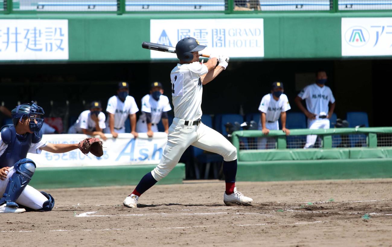 旭川実対旭川明成　7回旭川実2死三塁、田中楓が先制の遊撃適時内野安打を放つ（撮影・永野高輔）