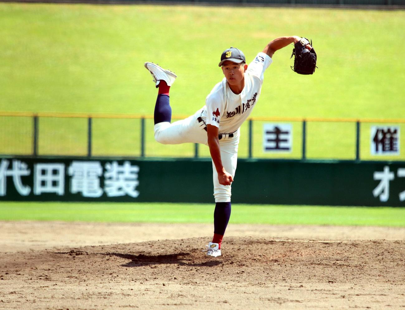 旭川実対旭川明成　先発し9回4安打12奪三振完封した旭川実・田中楓（撮影・永野高輔）