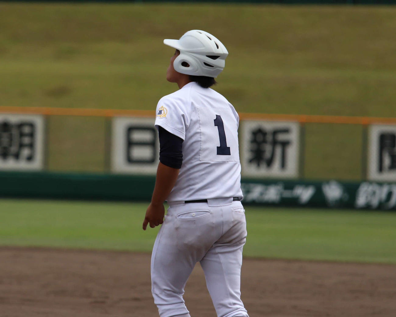 第103回全国高校野球選手権地区予選　恵庭南対国際情報　8回表2死一，二塁、右翼へ大飛球を放つも好捕され点を仰ぐ恵庭南小島（撮影・小林憲治）