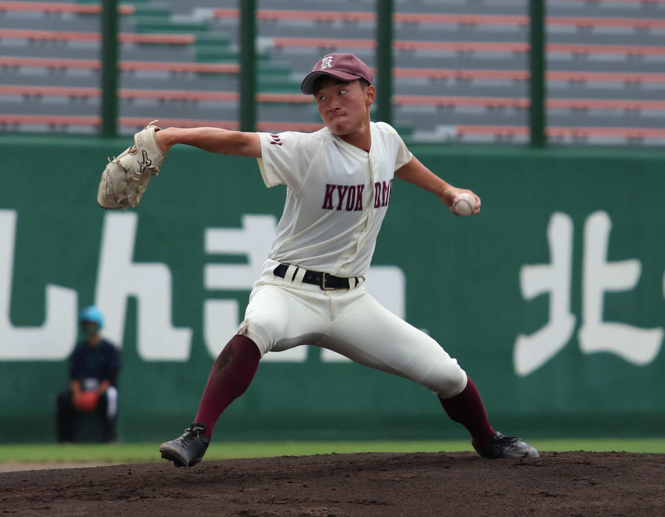 旭川大高対羽幌　6回無失点と好投した旭川大高の原（撮影・山崎純一）