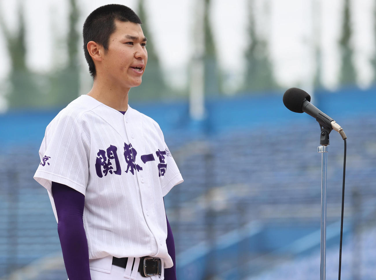 全国高校野球選手権東・西東京大会開会式で選手宣誓する関東第一・楠原（撮影・垰建太）