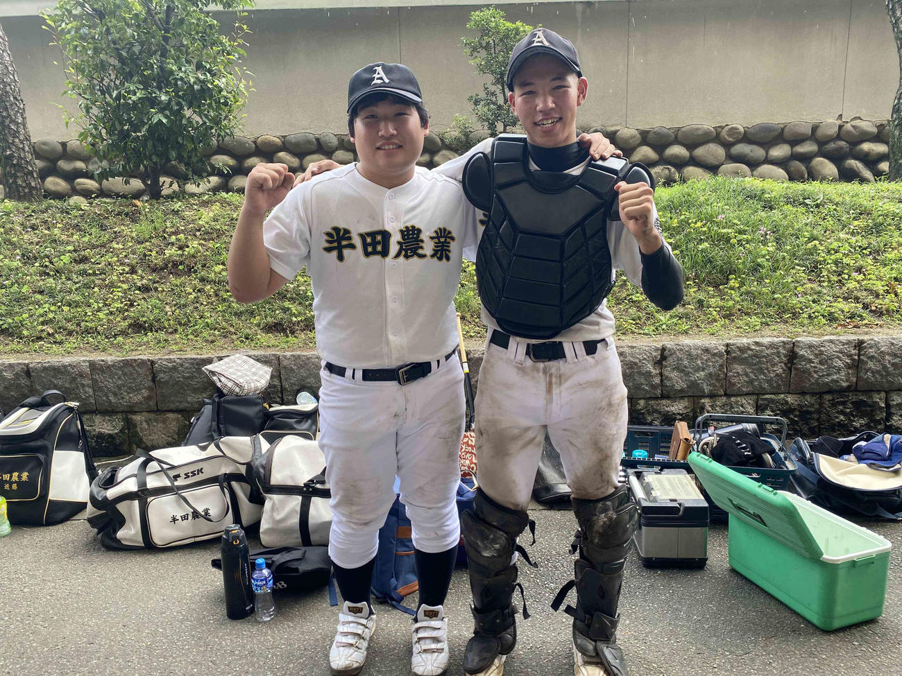 愛知産大三河対半田農　幼なじみの半田農・山田瑞己（左）と鈴木大介（撮影・山崎健太）