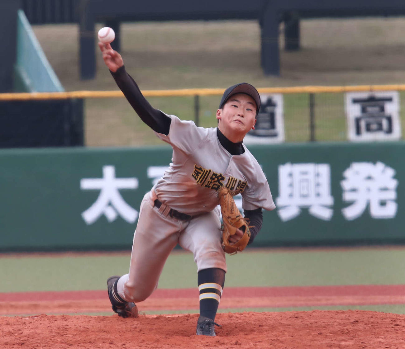 釧路北陽対武修館　9回完投でチームを北北海道大会に導いた釧路北陽の富樫（撮影・山崎純一）