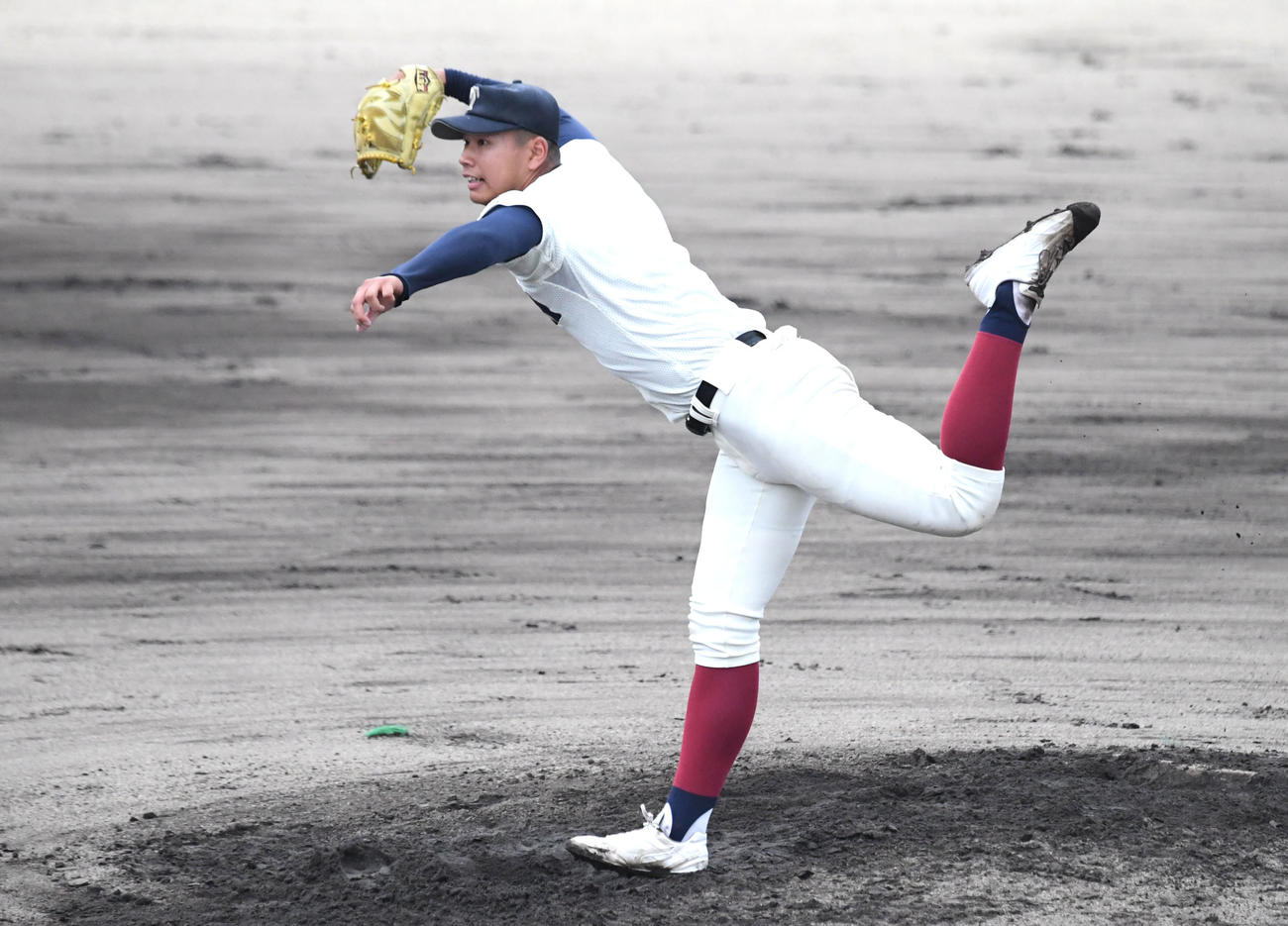 大阪桐蔭対高知　大阪桐蔭2番手の松浦慶斗（撮影・滝沢美穂子）