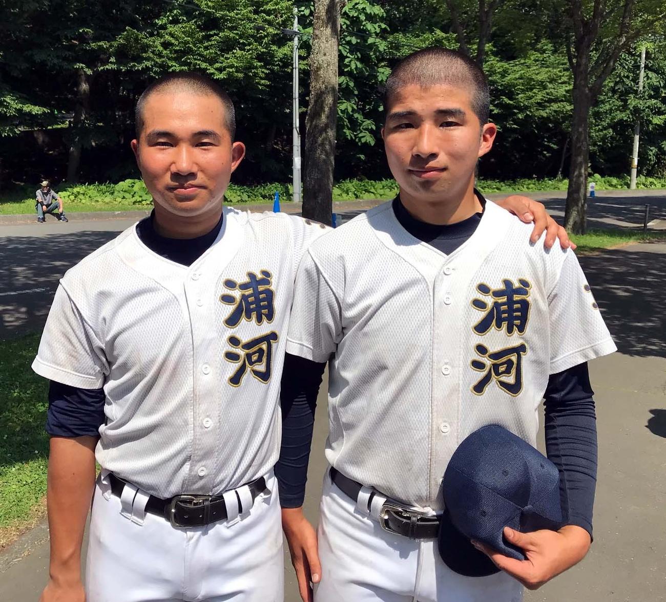 北海道栄対浦河　兄弟での夏を終えた浦河の竹内雄祐（左）と雄飛（撮影・永野高輔）