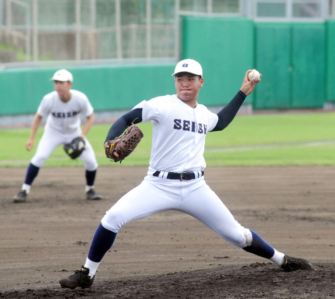 5回2安打と好投した静岡商の中沢（撮影・河合萌彦）