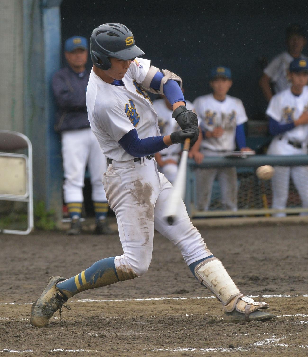 2年生との2試合目で2ランを放った聖光学院・坂本（撮影・佐藤究）