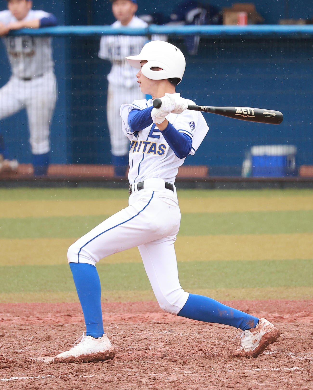 全国高校野球選手権千葉大会　光英VERITAS対国府台　12回表光英VERITAS1死一、三塁、右中間適時三塁打を放つ高橋流（撮影・野上伸悟）