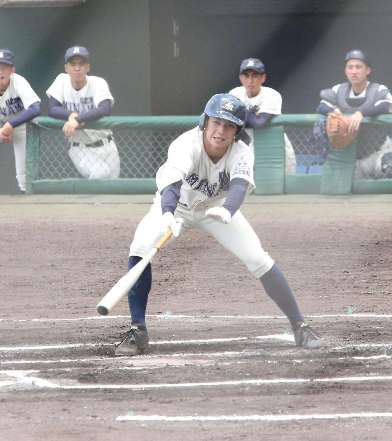 錦江湾対鹿児島南　1回裏鹿児島南2死二塁、左前適時打を放つ田中（撮影・菊川光一）