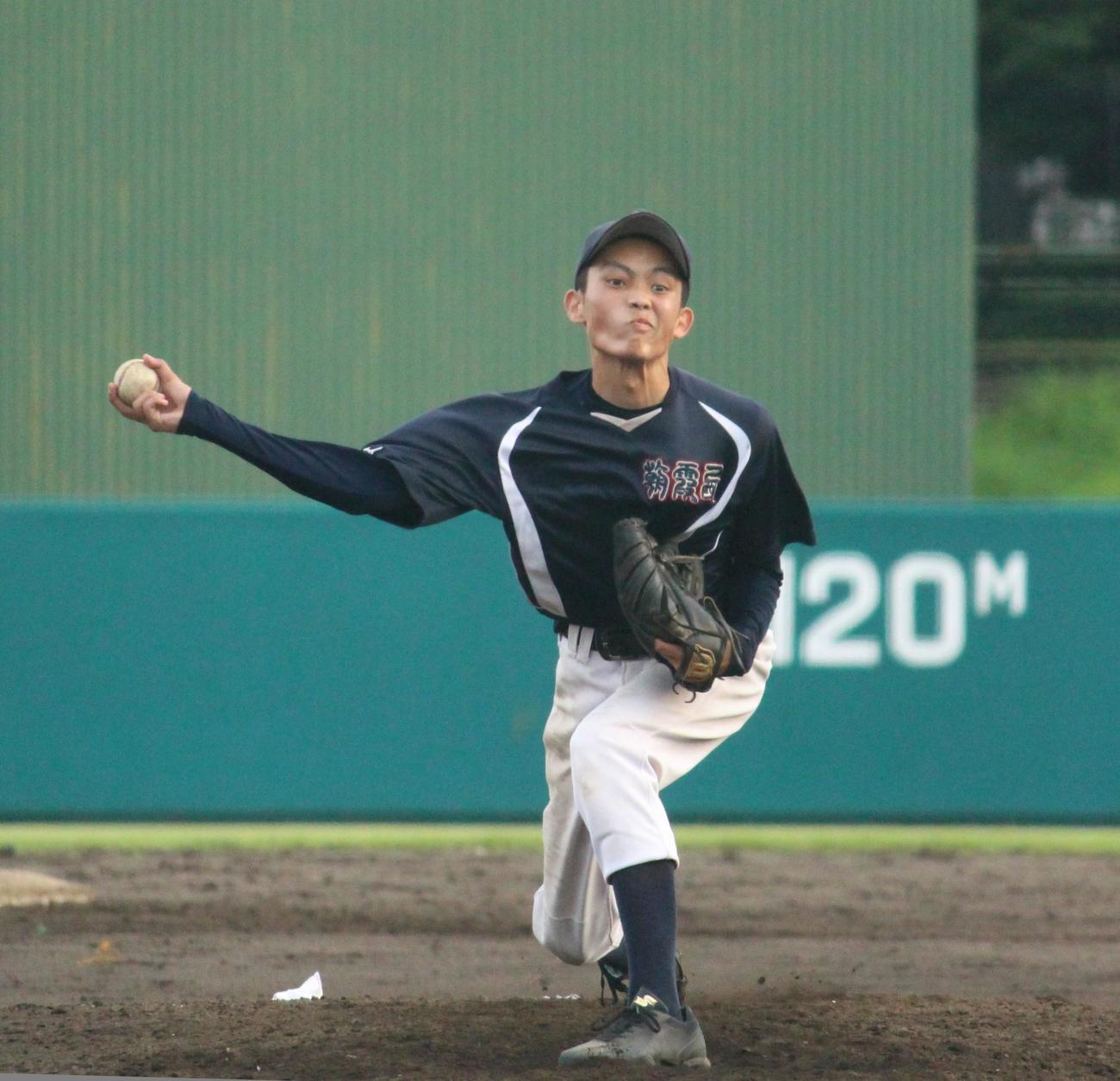 練習試合朝霞西対西武台　4番手として登板し2イニングを無安打無失点に抑えた朝霞西・斎藤大投手（撮影・保坂恭子）