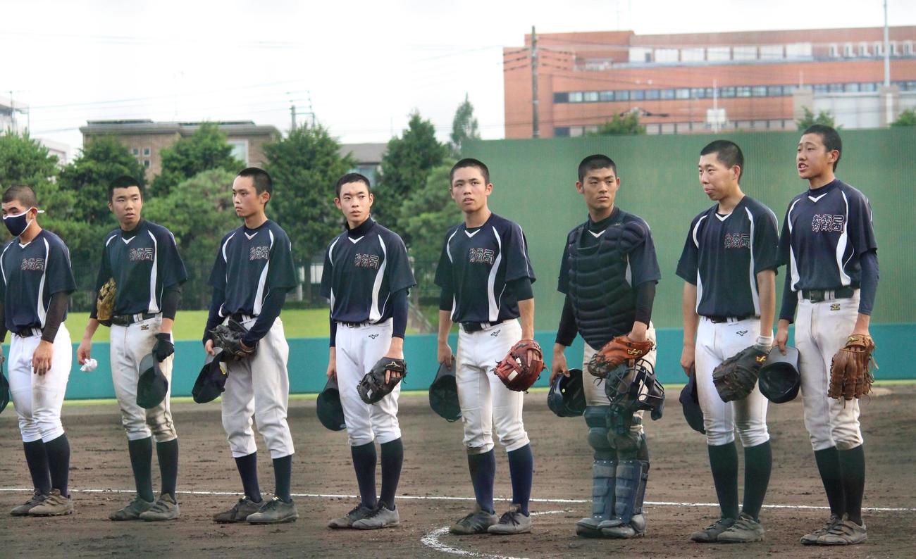 練習試合朝霞西対西武台　大会前最後の練習試合を勝利で飾った朝霞西の選手たち（撮影・保坂恭子）
