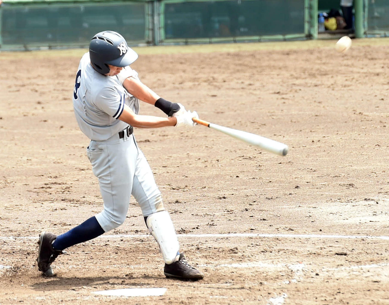 9回、サヨナラとなる左犠飛を放つ鈴木