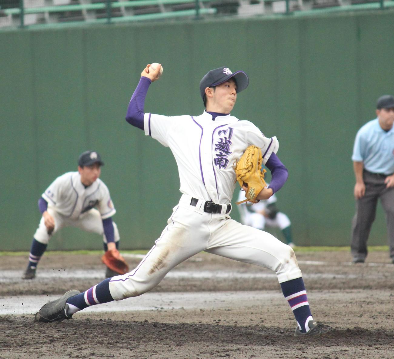 東農大三対川越南　2番手として5回から登板した川越南・永井（撮影・保坂恭子）