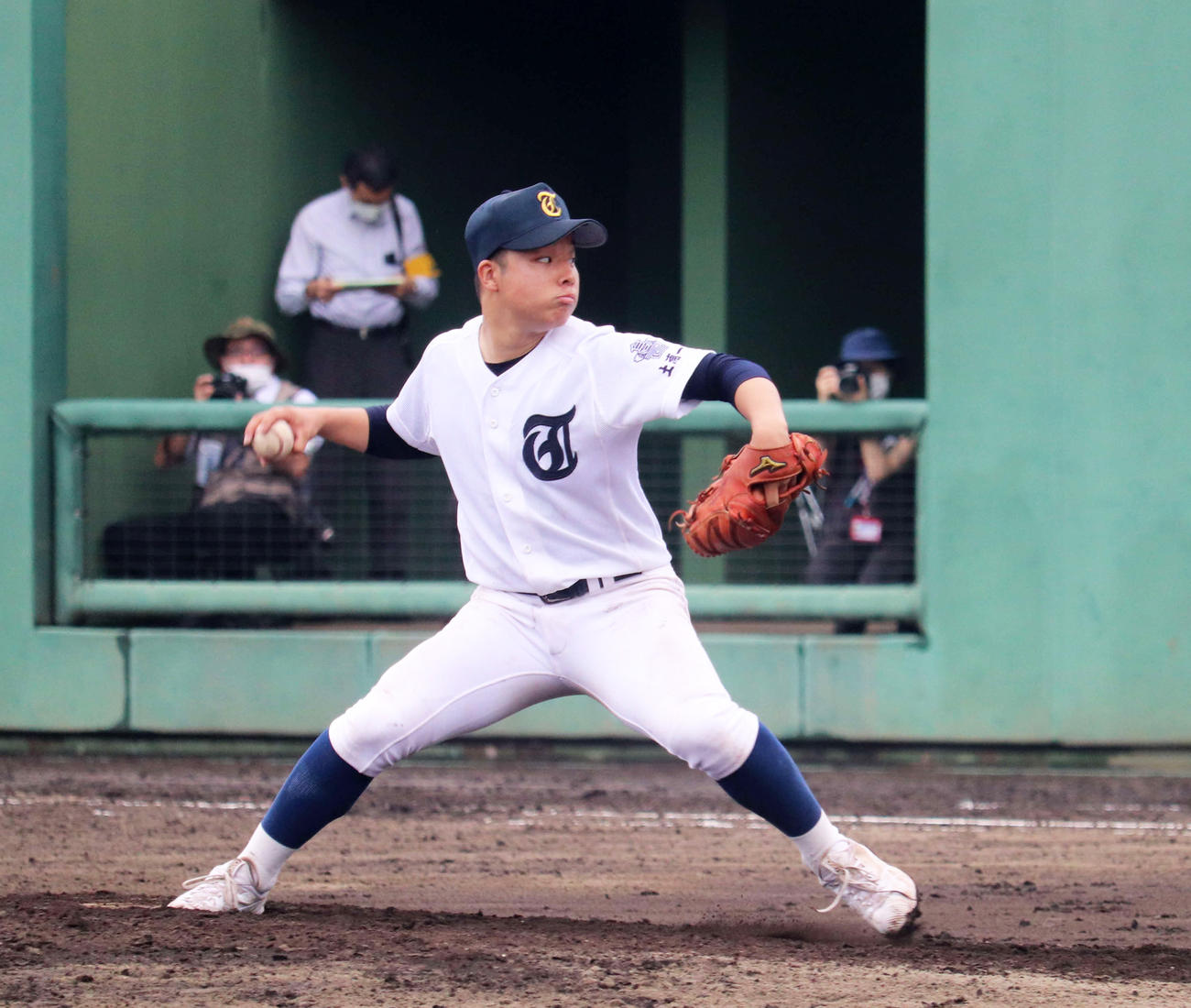 1回途中から登板し7回1／3を5安打3失点に抑えた鶴町（撮影・保坂淑子）