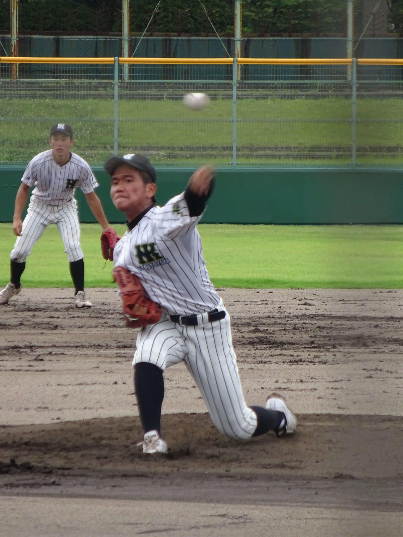 夢前対西宮甲山　投げて7回2失点、打って2安打2打点と活躍した西宮甲山の左腕・高場（撮影・加藤裕一）