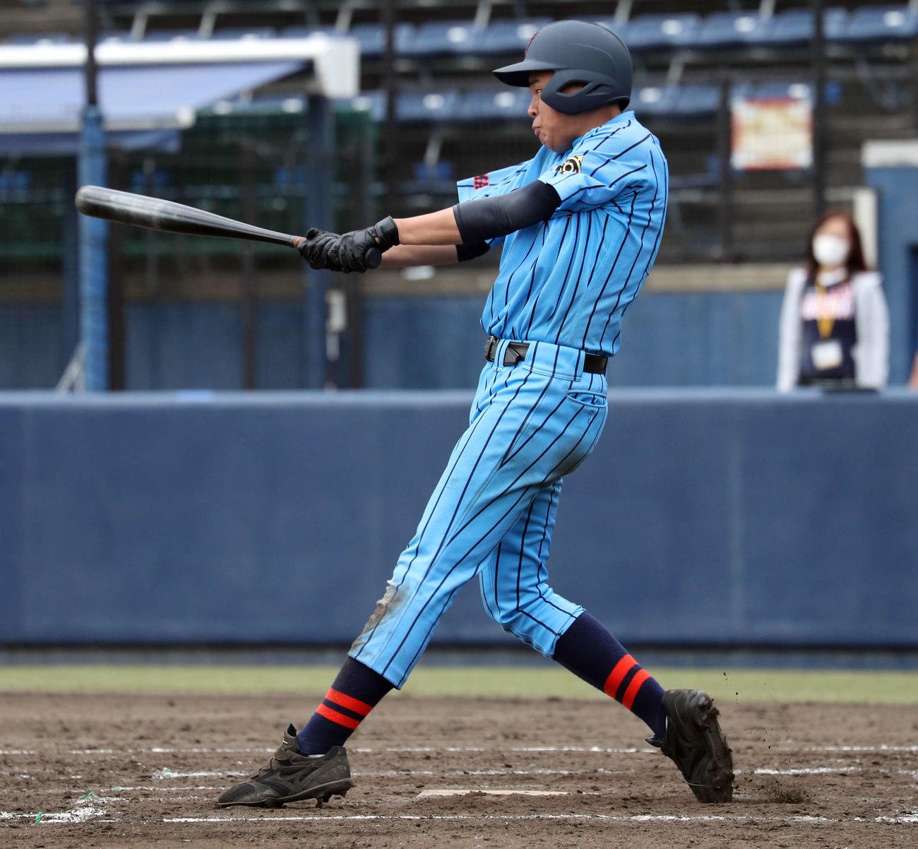 吉井対勢多農林　左前に安打を放つ吉井・大竹左翼手（撮影・関根直人）