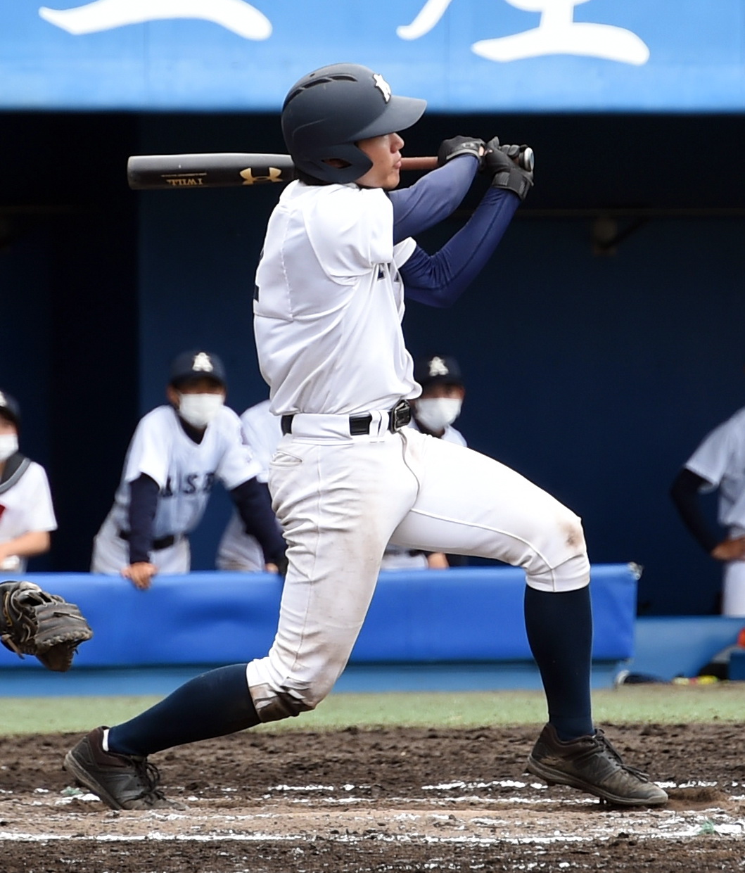 13回、勝ち越しの適時二塁打を放つ秋田高専・菊池
