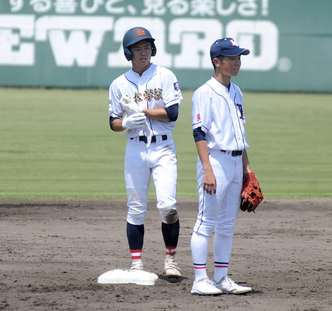 3安打3打点でチームをけん引した浜松学院の山田（左）