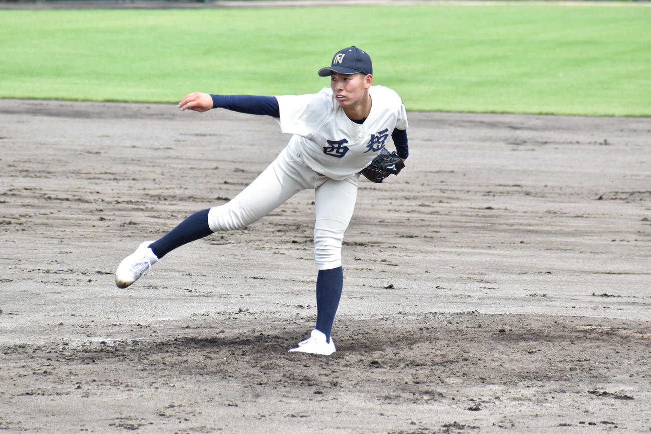 西日本短大付対八女農　先発で3回無失点と好投した西日本短大付・大嶋（撮影・只松憲）