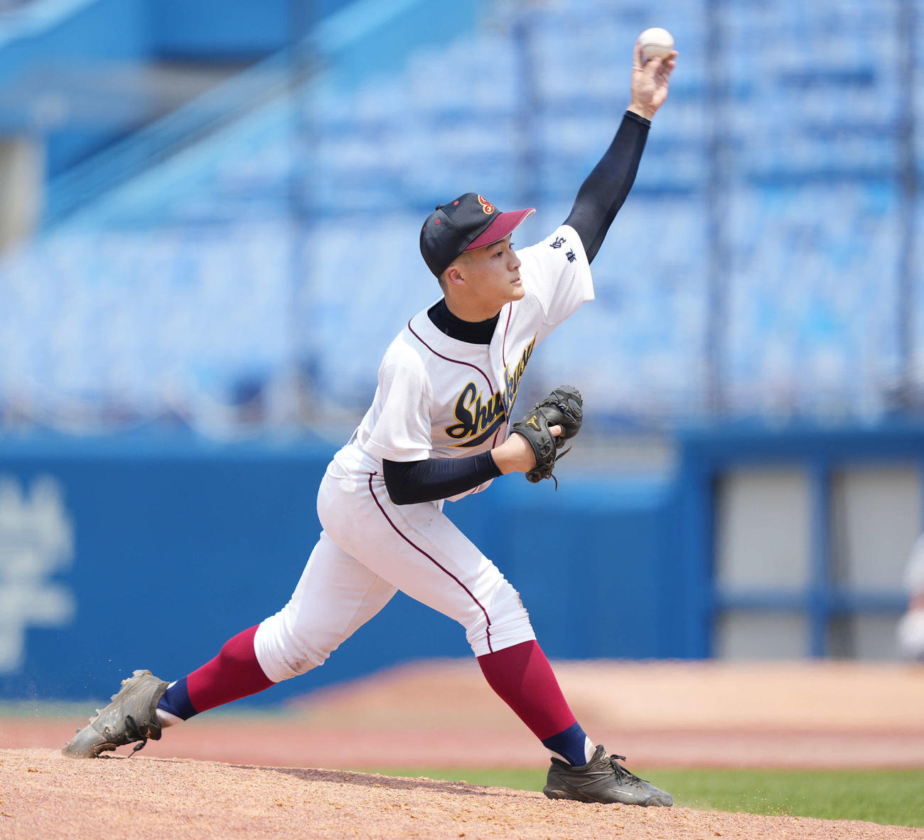 淑徳巣鴨対帝京　5回裏から2番手で登板した淑徳巣鴨・山中（撮影・鈴木みどり）