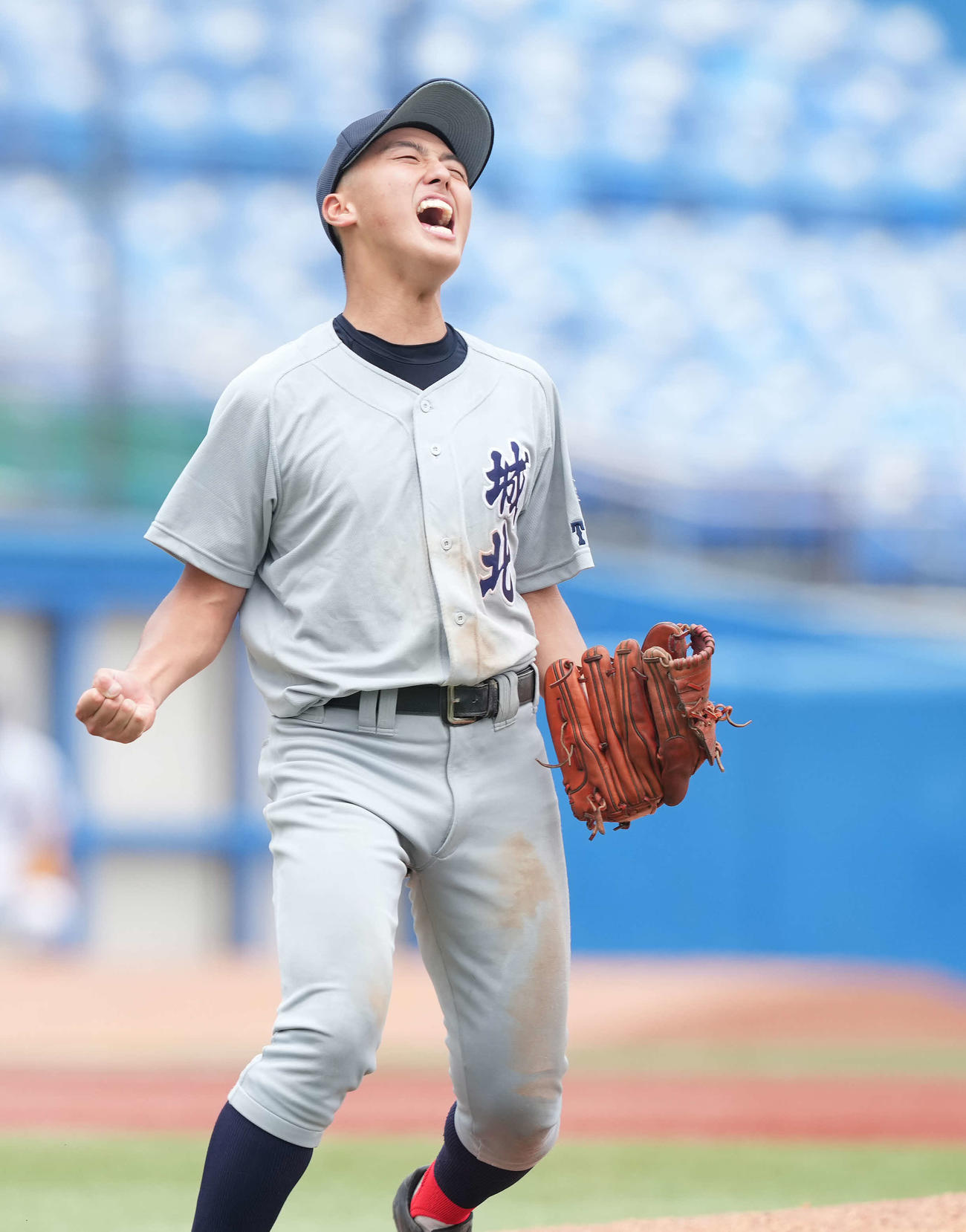 城北対海城　海城に勝利し雄たけびを上げる城北・南江（撮影・鈴木みどり）