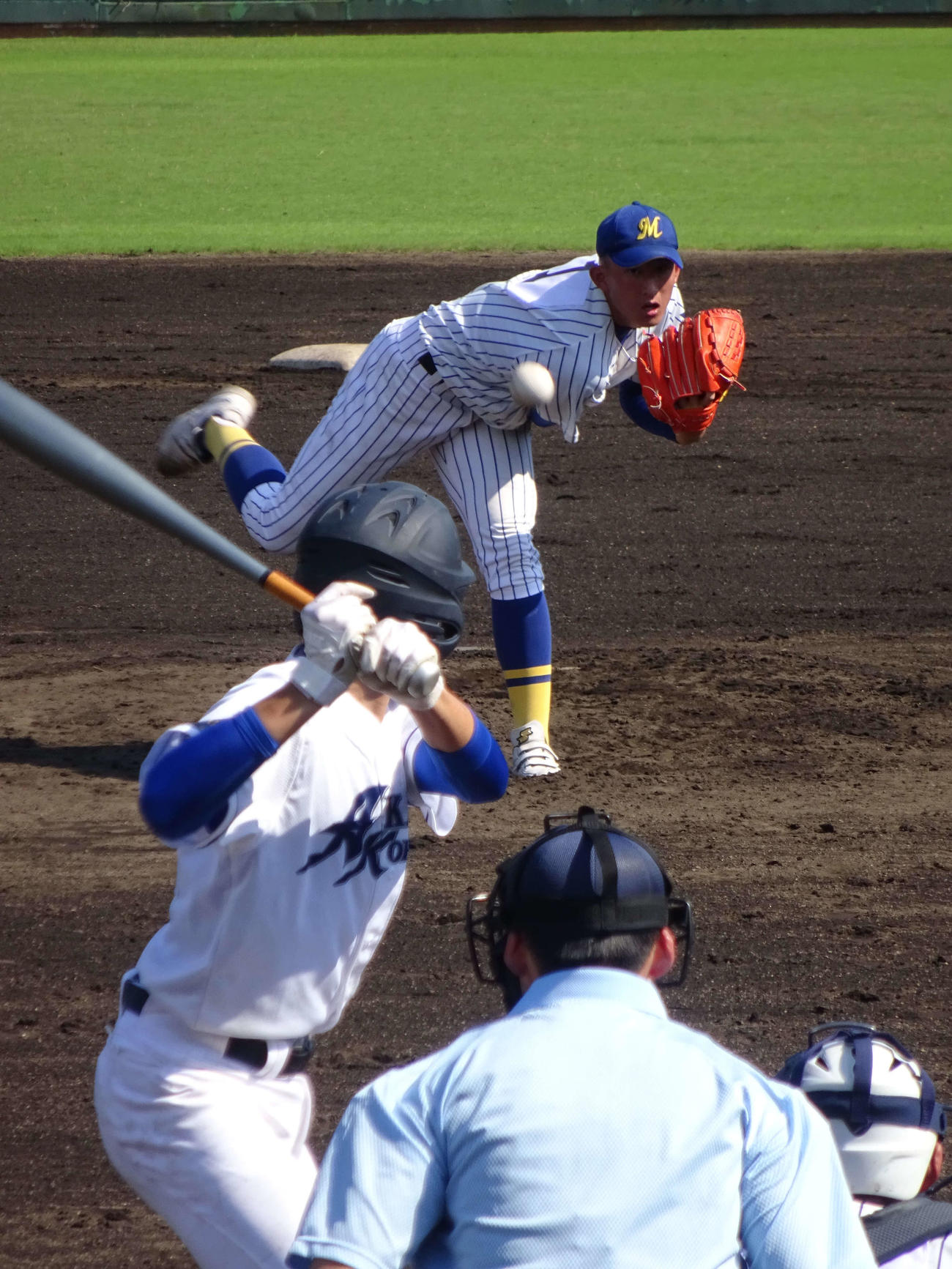 明石高専戦に先発した武庫荘総合・斉藤汰直は、4回を無失点に抑えチームを5回コールド勝ちに導く（撮影・加藤裕一）