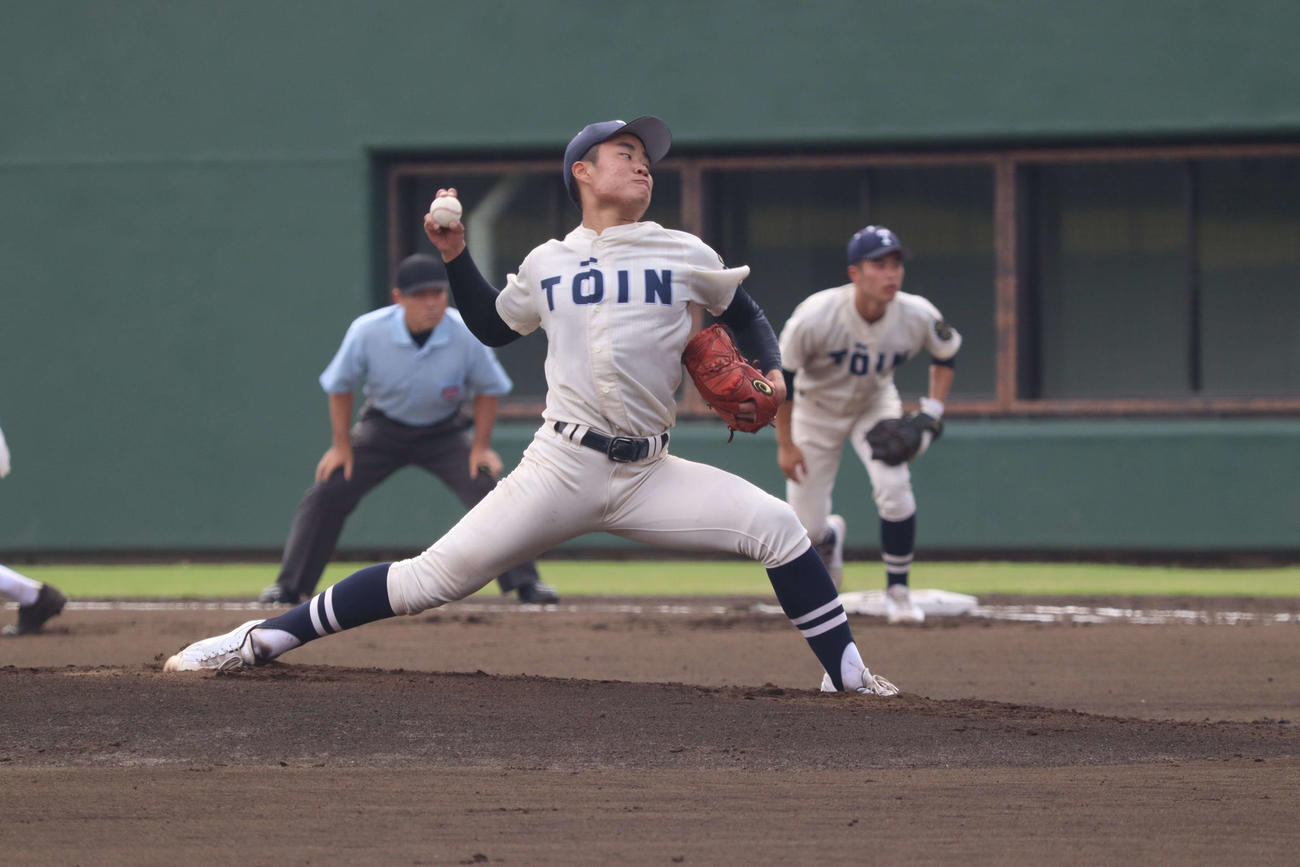 慶応対桐蔭学園　先発する桐蔭学園・山口凱（撮影・勝部晃多）