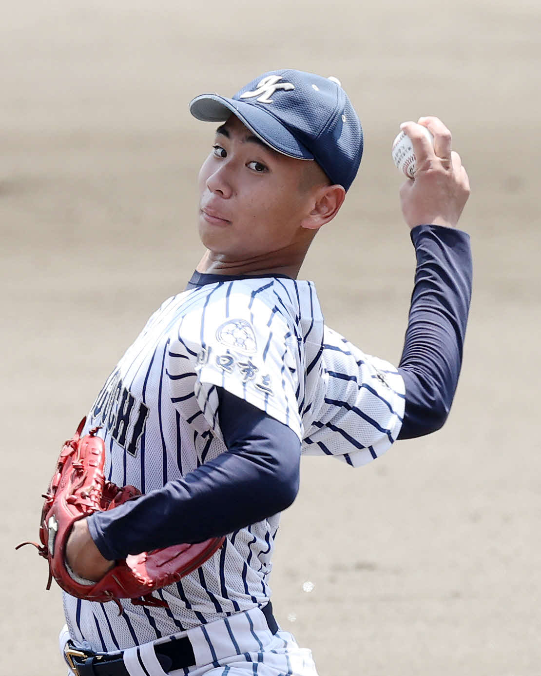 先発し力投する川口市立・原口（撮影・鈴木正人）