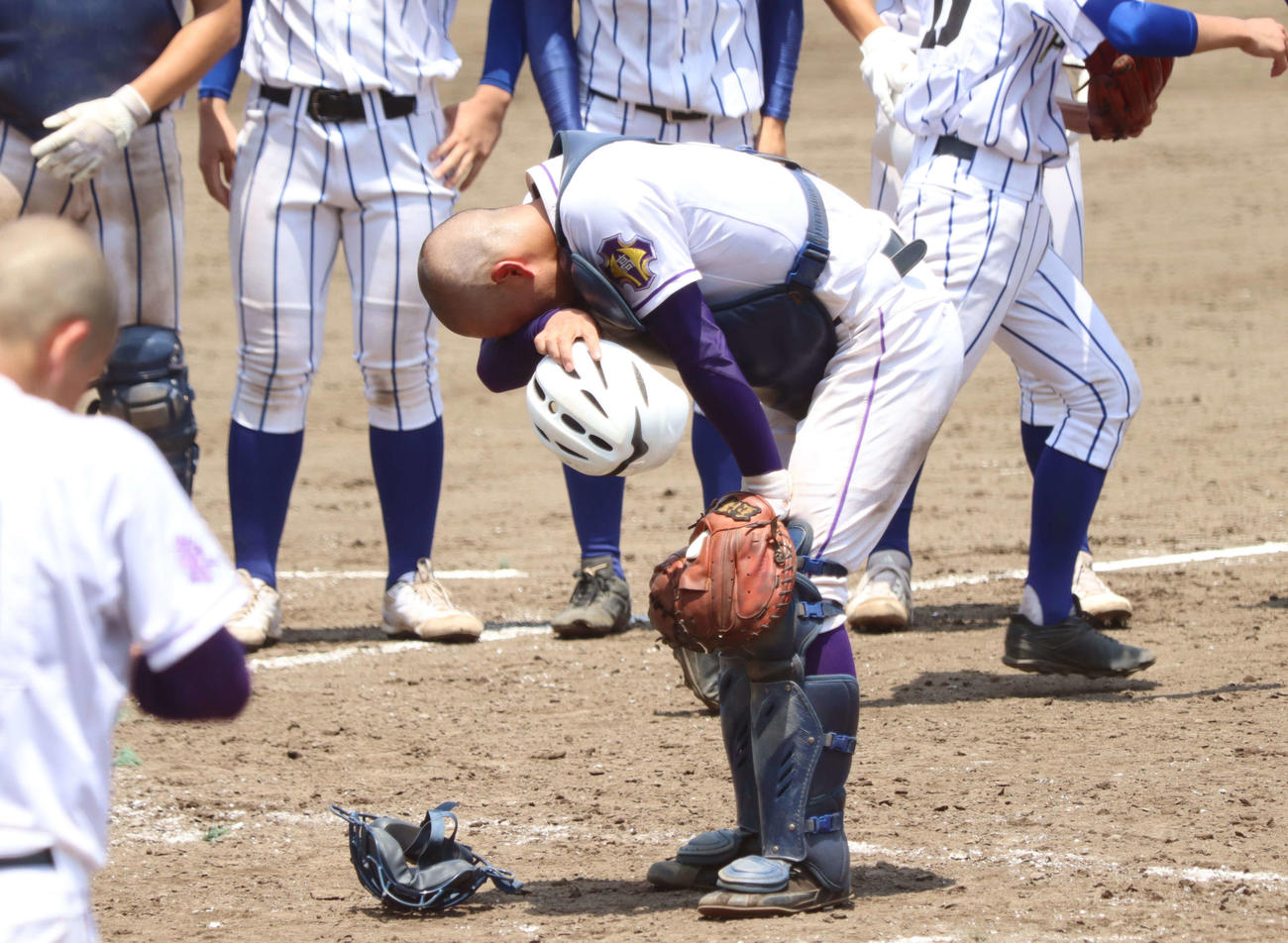 八王子北対狛江　試合終了後、涙を流す八王子北・上野航（撮影・阿部泰斉）