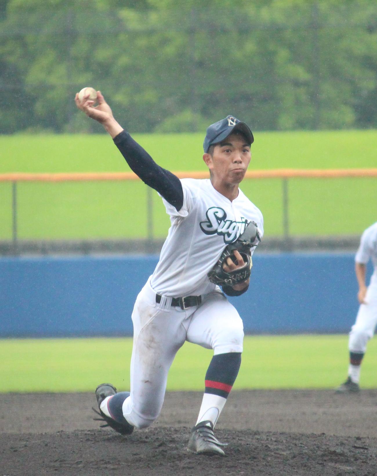杉戸農対八潮南　先発し力投する杉戸農・宮田投手（撮影・保坂恭子）
