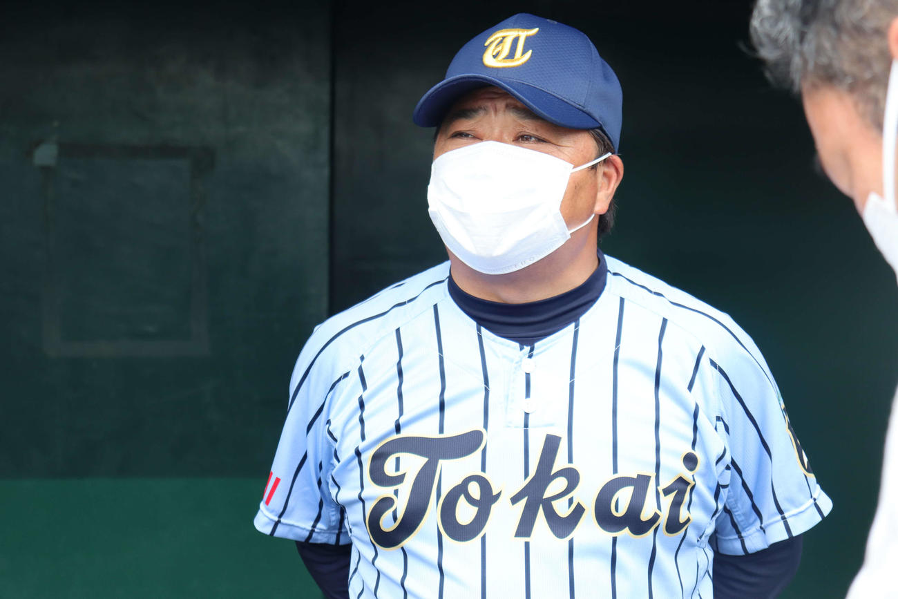 関東学院六浦対東海大相模　試合後取材に応じる東海大相模・門馬敬治監督（撮影・阿部泰斉）