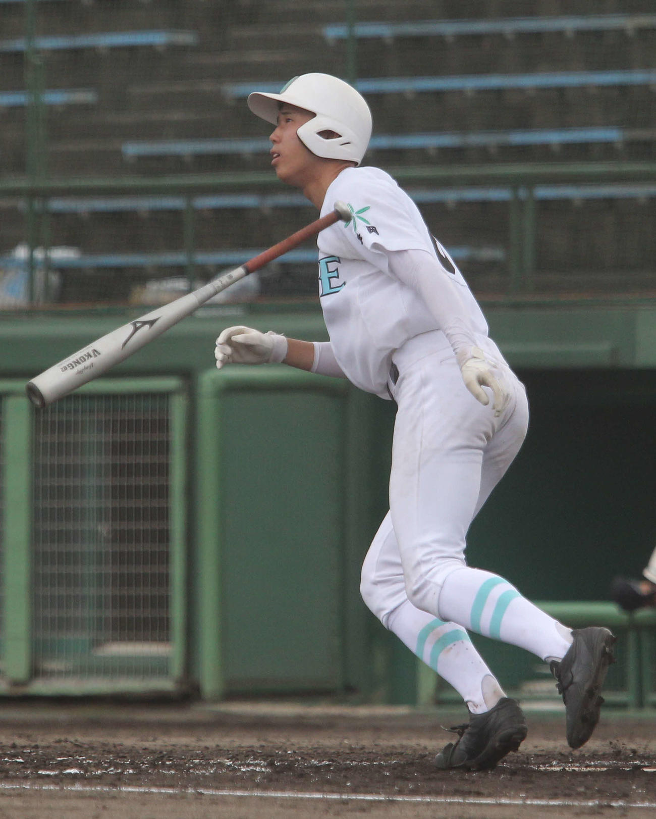 11－3の4回1死一、二塁。二塁打が出ればサイクル安打達成も、長岡大手・佐藤は左中間への2点三塁打を放つ