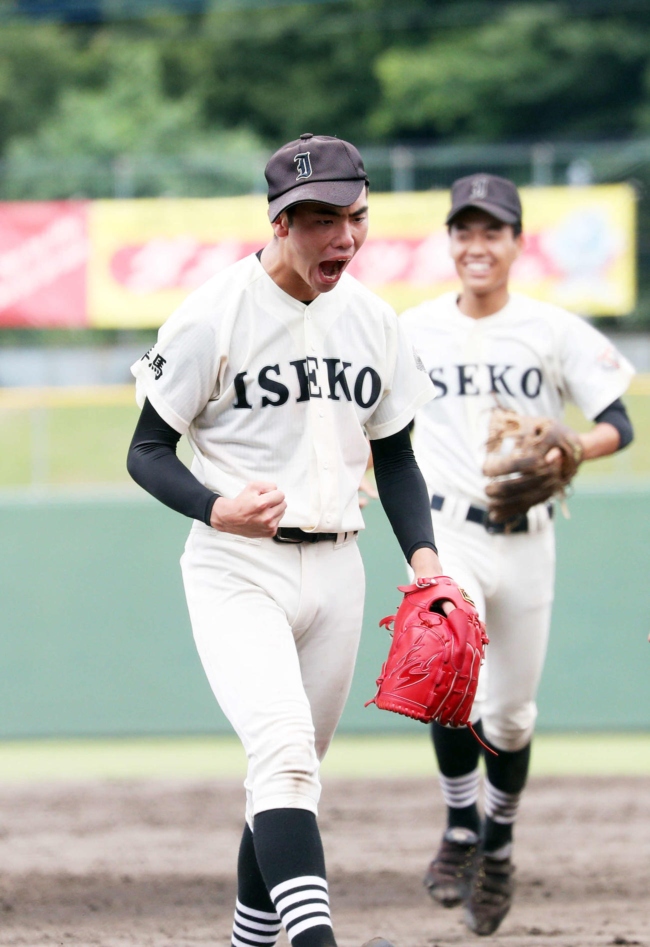 伊勢崎工対前橋商　5回を完封し、ほえる伊勢崎工・京田投手（撮影・関根直人）