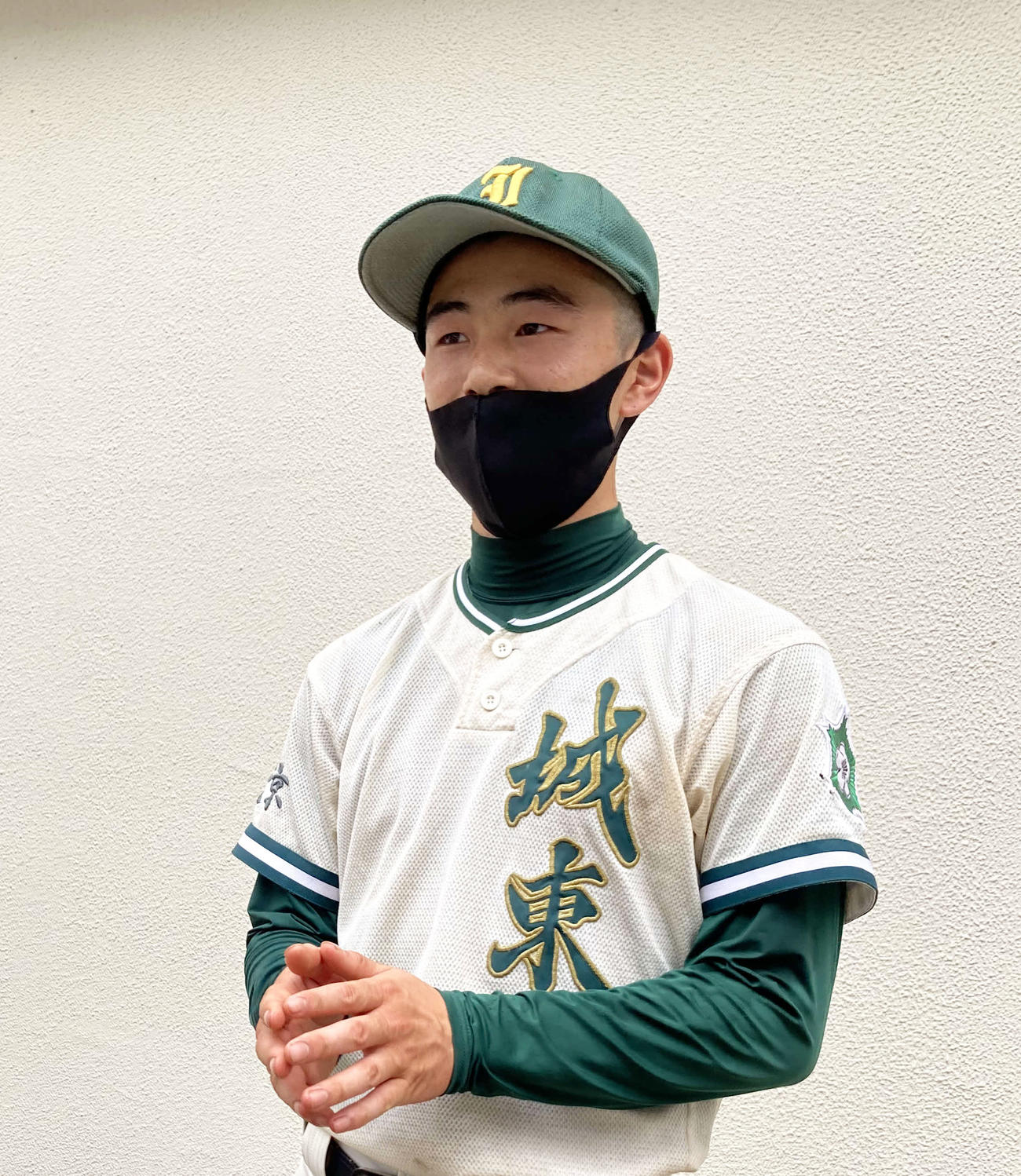 試合後にインタビューを受ける4安打の城東・倉田（撮影・古川真弥）