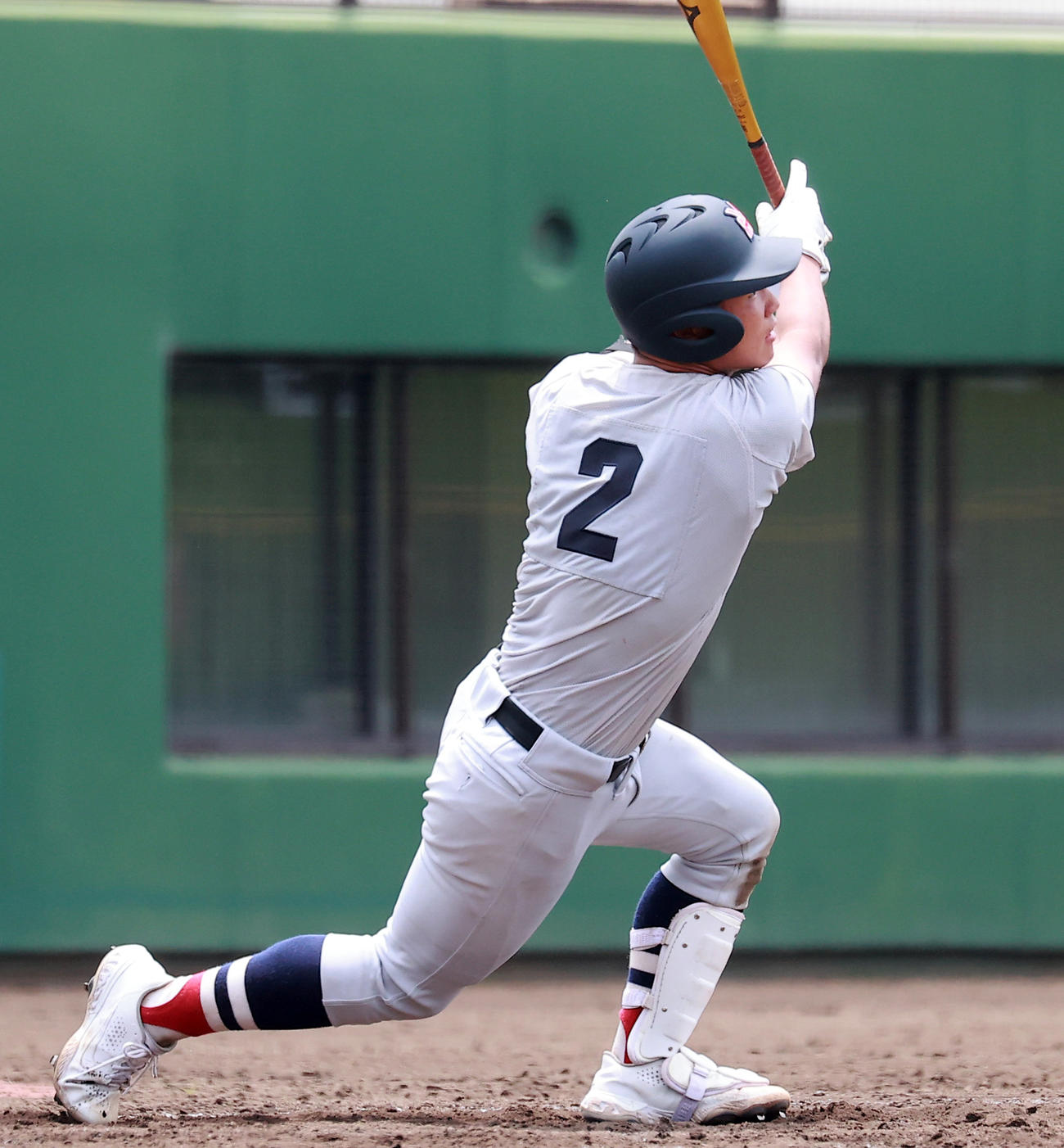 4回裏横浜2死一、三塁、2点適時中二塁打を放つ立花（撮影・野上伸悟）