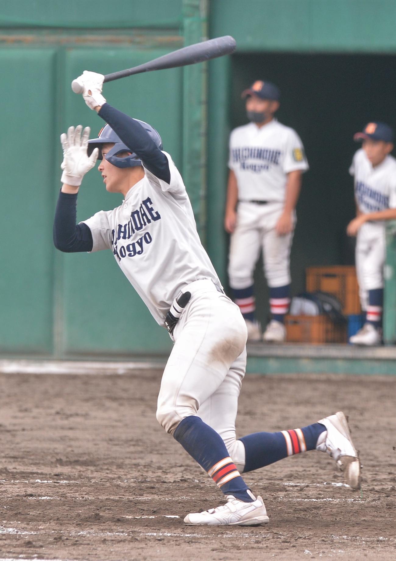 9回裏八戸工2死満塁、サヨナラ打を放つ七役