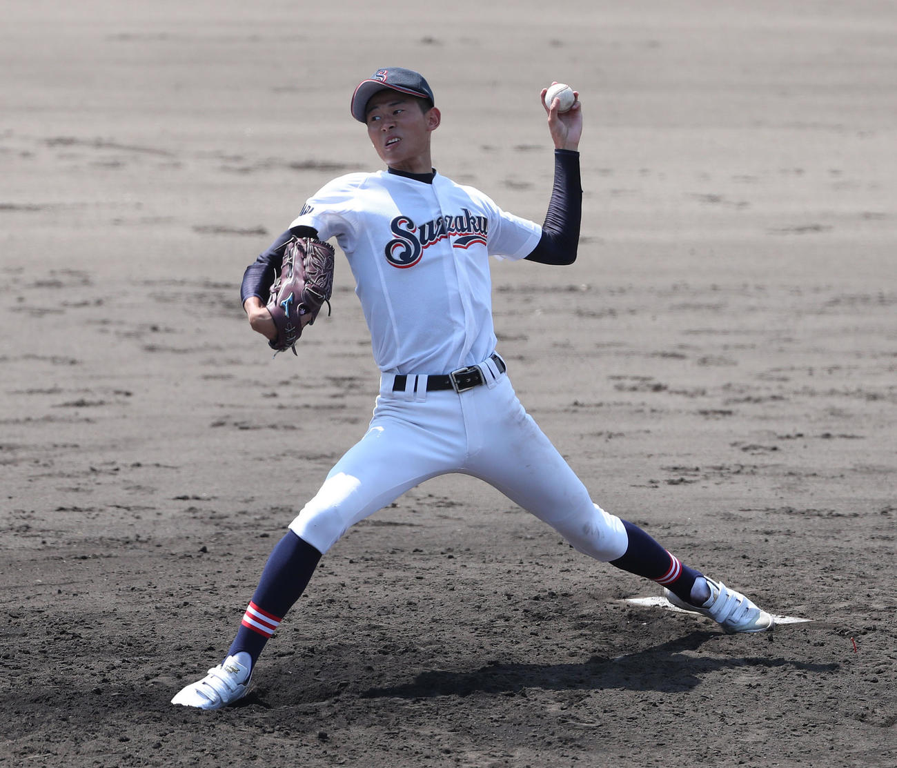奈良朱雀・商工対天理　天理戦に先発する奈良朱雀・商工の清水風雅（撮影・白石智彦）