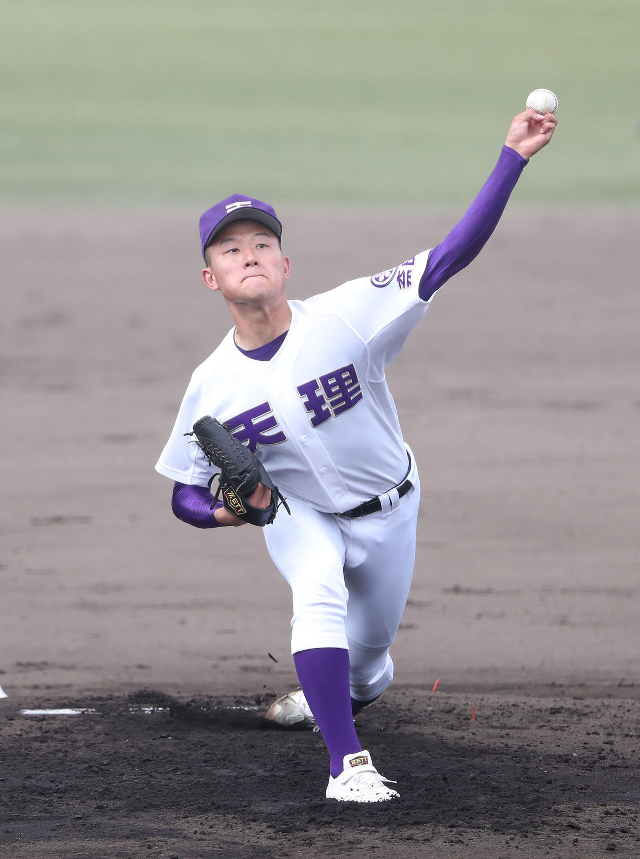 奈良朱雀・奈良商工対天理　奈良朱雀・奈良商工戦に先発した天理・森田雄斗（撮影・白石智彦）