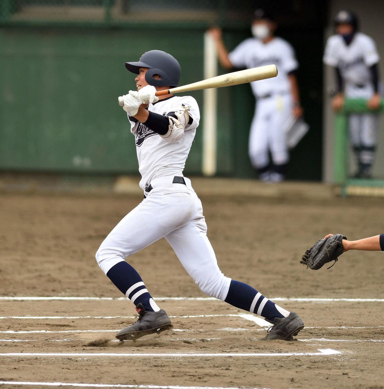 船橋対銚子商　6回表船橋1死満塁、本橋は走者一掃の適時三塁打を放つ（撮影・滝沢徹郎）