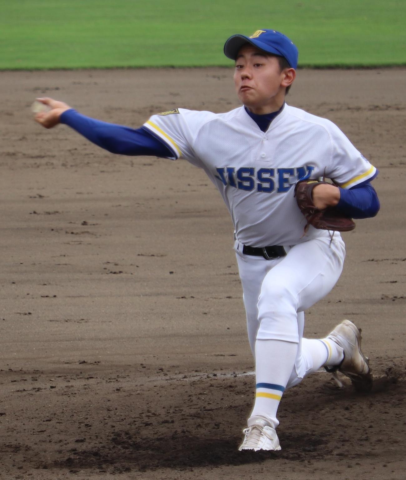 実践学園対多摩大目黒　2安打1失点完投勝利を挙げた実践学園・菅沼（撮影・古川真弥）