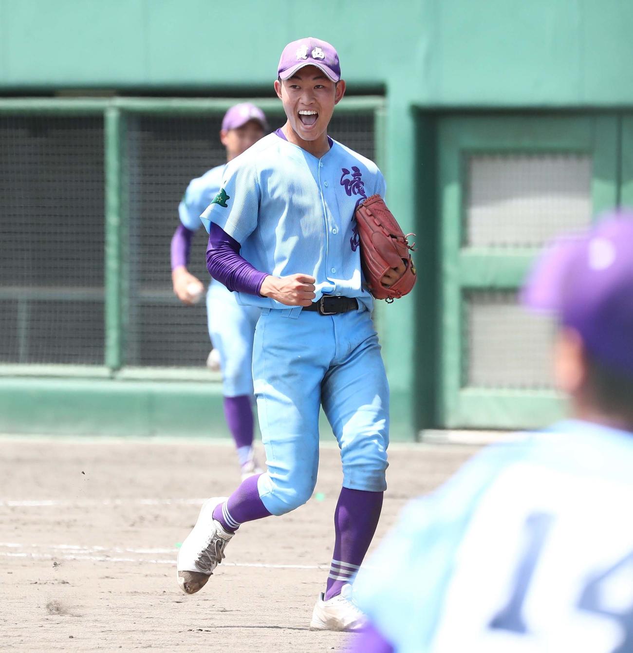 滝川西対クラーク　接戦を制し叫ぶ滝川西の坪田（撮影・黒川智章）