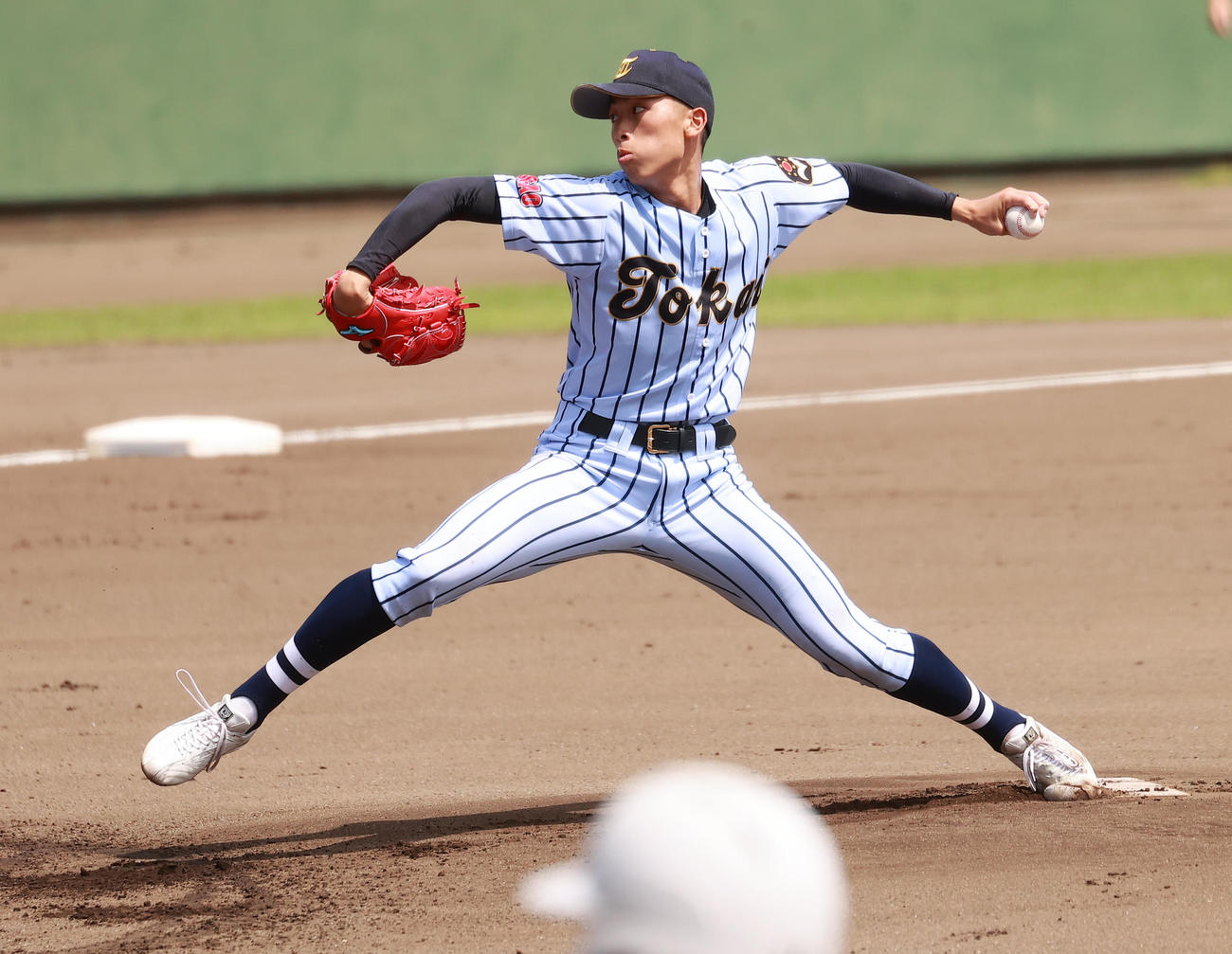 国士舘対東海大菅生　力投する東海大菅生先発の本田（撮影・野上伸悟）