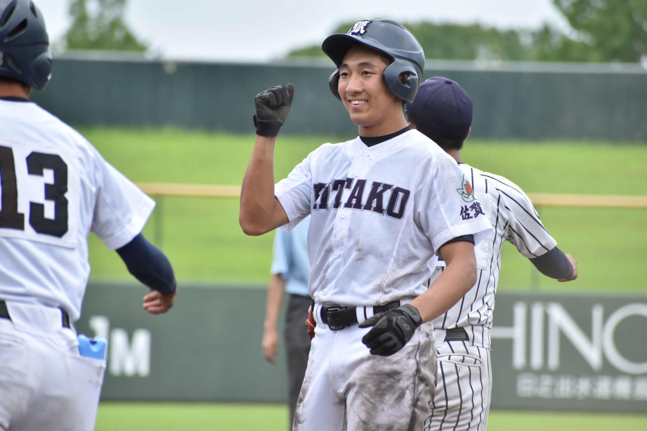 佐賀北対鳥栖商　佐賀北・笹山宗悟内野手は、5回に同点適時打を放ちガッツポーズ（撮影・只松憲）
