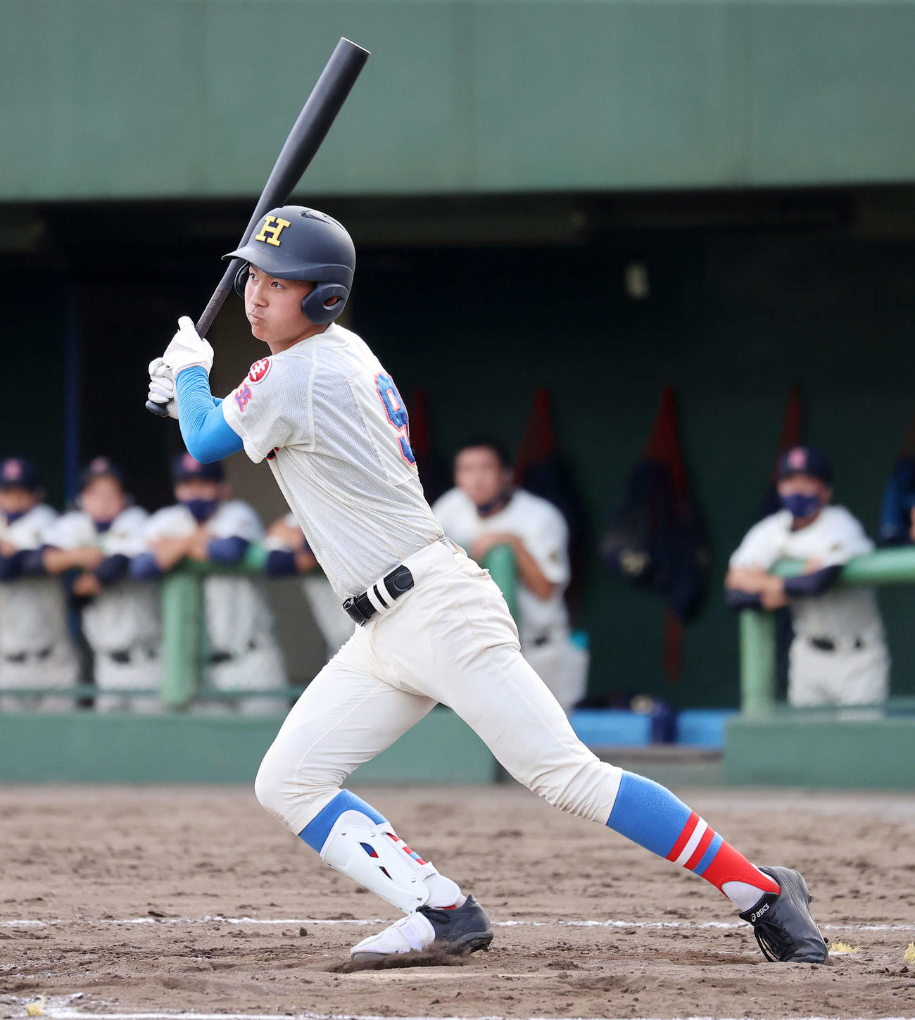 花咲徳栄対春日部東　7回表花咲徳栄2死二、三塁、飛川は遊内野適時打を放つ（撮影・鈴木正人）