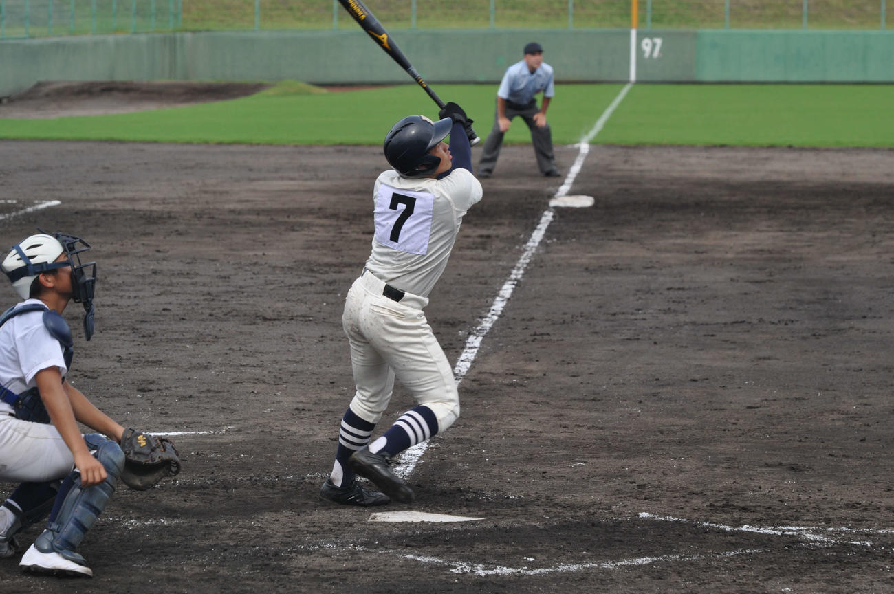 花園対阪南　3安打2打点で勝利に貢献した花園・山本龍央（撮影・佐藤妙月）