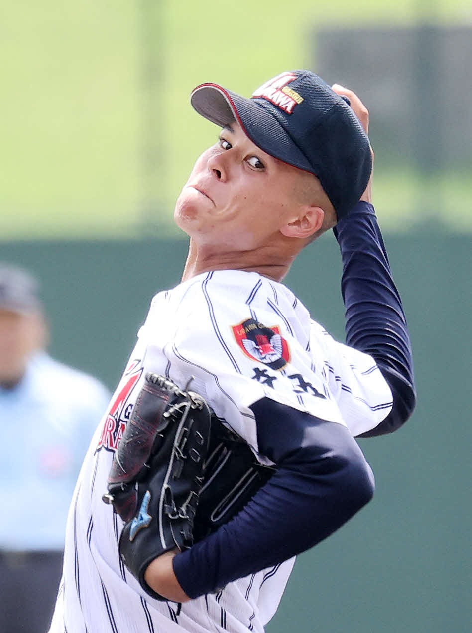 越谷南対浦和学院　力投する浦和学院・三奈木（撮影・鈴木正人）