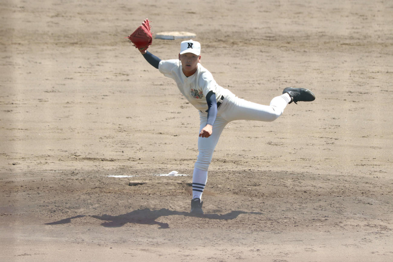 明学東村山対日大三　2番手でマウンドに上がった日大三・宇山翼投手（撮影・阿部泰斉）