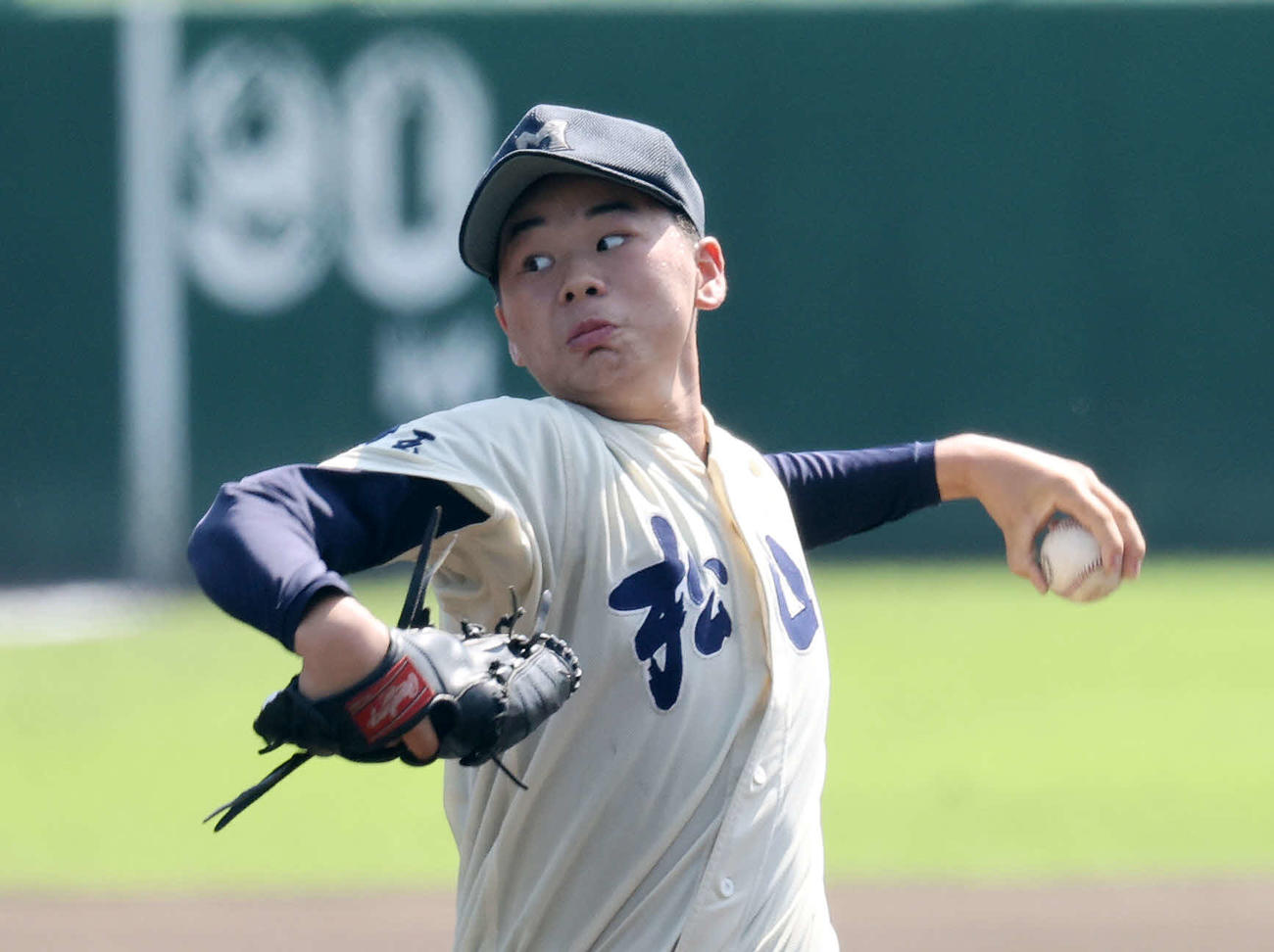 松山対小鹿野　先発し力投する松山・佐藤芳樹（撮影・鈴木正人）