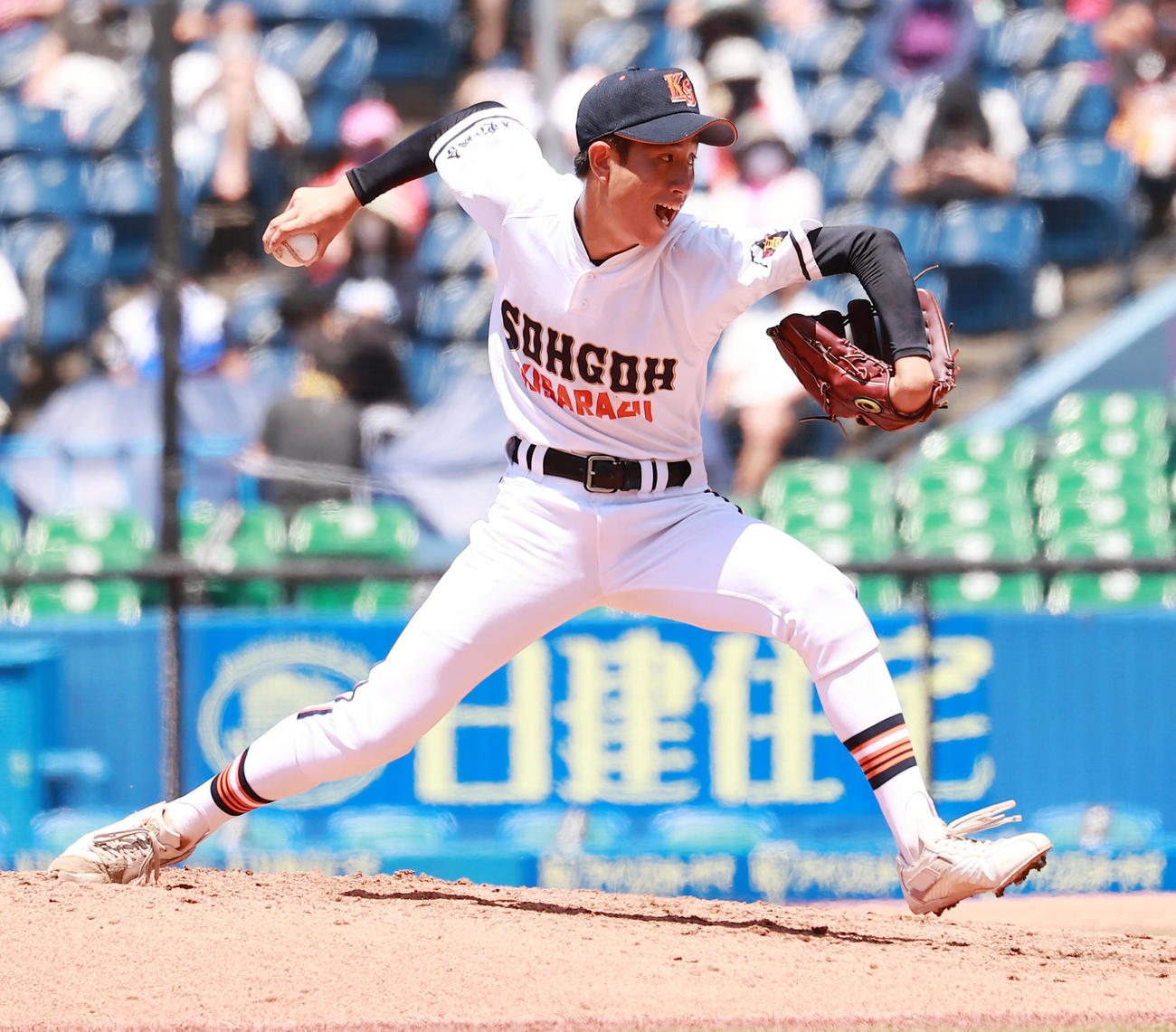 木更津総合対成田　力投する木更津総合先発の神子（撮影・野上伸悟）