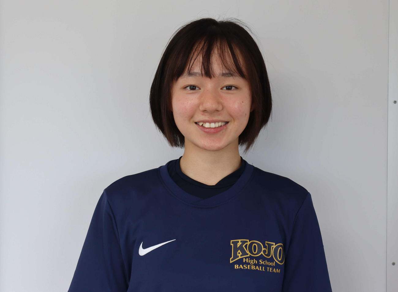 写真に納まる向上マネジャーの高下さん（撮影・勝部晃多）
